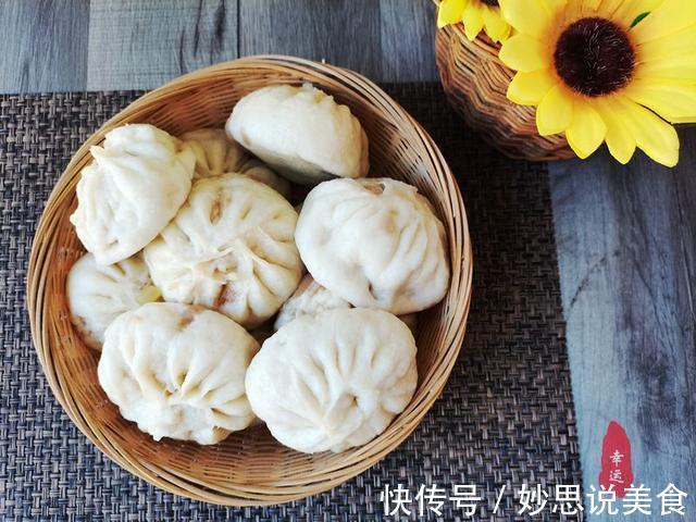 试试我这个馅料的包子,冬瓜粒粒分明,肉香味美让你食欲大开