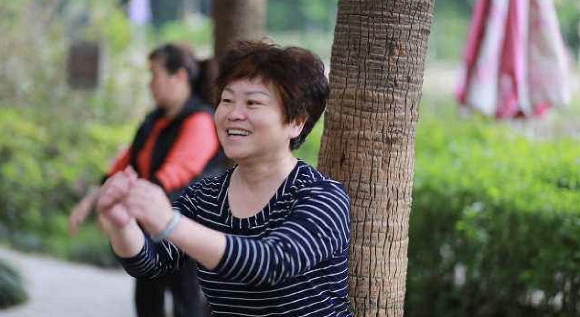 晨练|60岁大妈晨练时去世,医生如此锻炼,就是在嫌命长