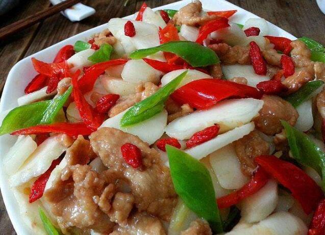 家人最喜欢吃的家常美食，特别鲜香美味，做法简单吃着特别过瘾