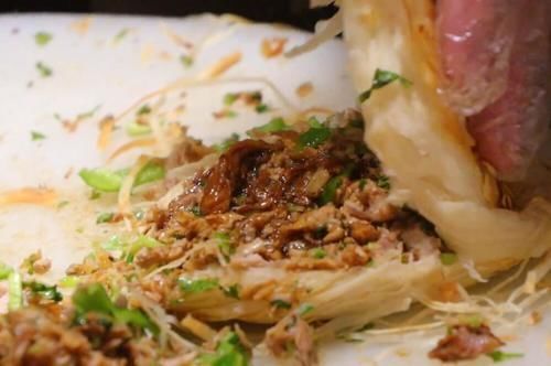 网红店|网红店做肉夹馍,12元一个每人只能买两块儿,食客:真想天天都吃
