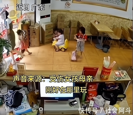 责任|女子开门将女孩手指夹断,母亲在一旁嗦粉后知后觉,到底孰之过?