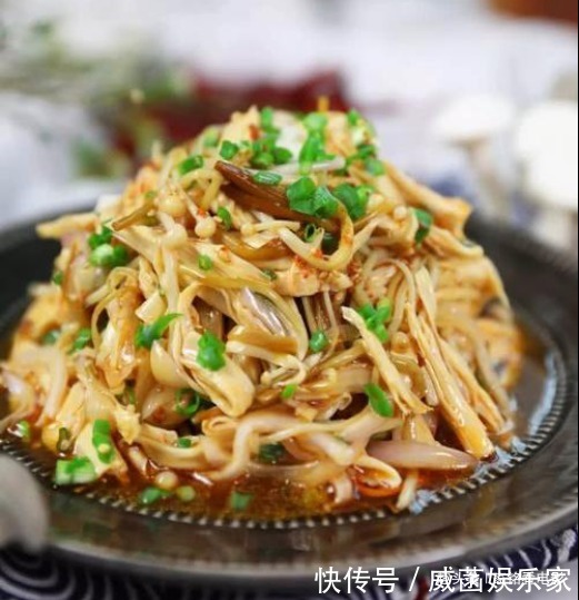 香炸鸡翅|精选美食白菜香菇卷，香炸鸡翅，椒盐鱼片，金针菇凉拌腐竹做法