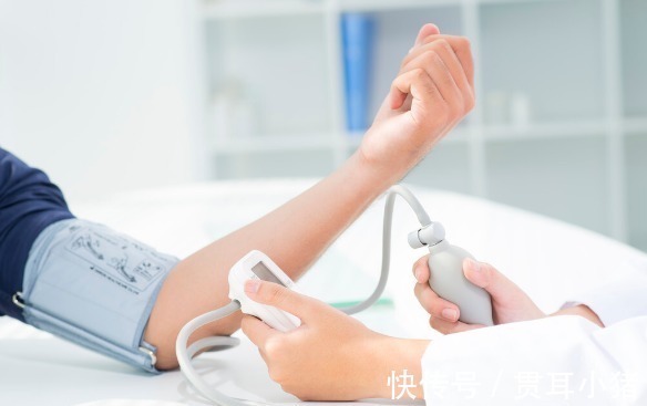 低血压|得了高血压就要少喝水了解5个要点,助你健康饮水,稳控血压