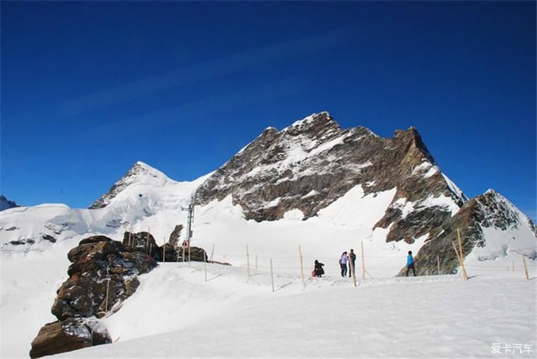 漫游|如画的草原、宏伟庄严的大雪山、澄澈的湖泊，漫游瑞士！！