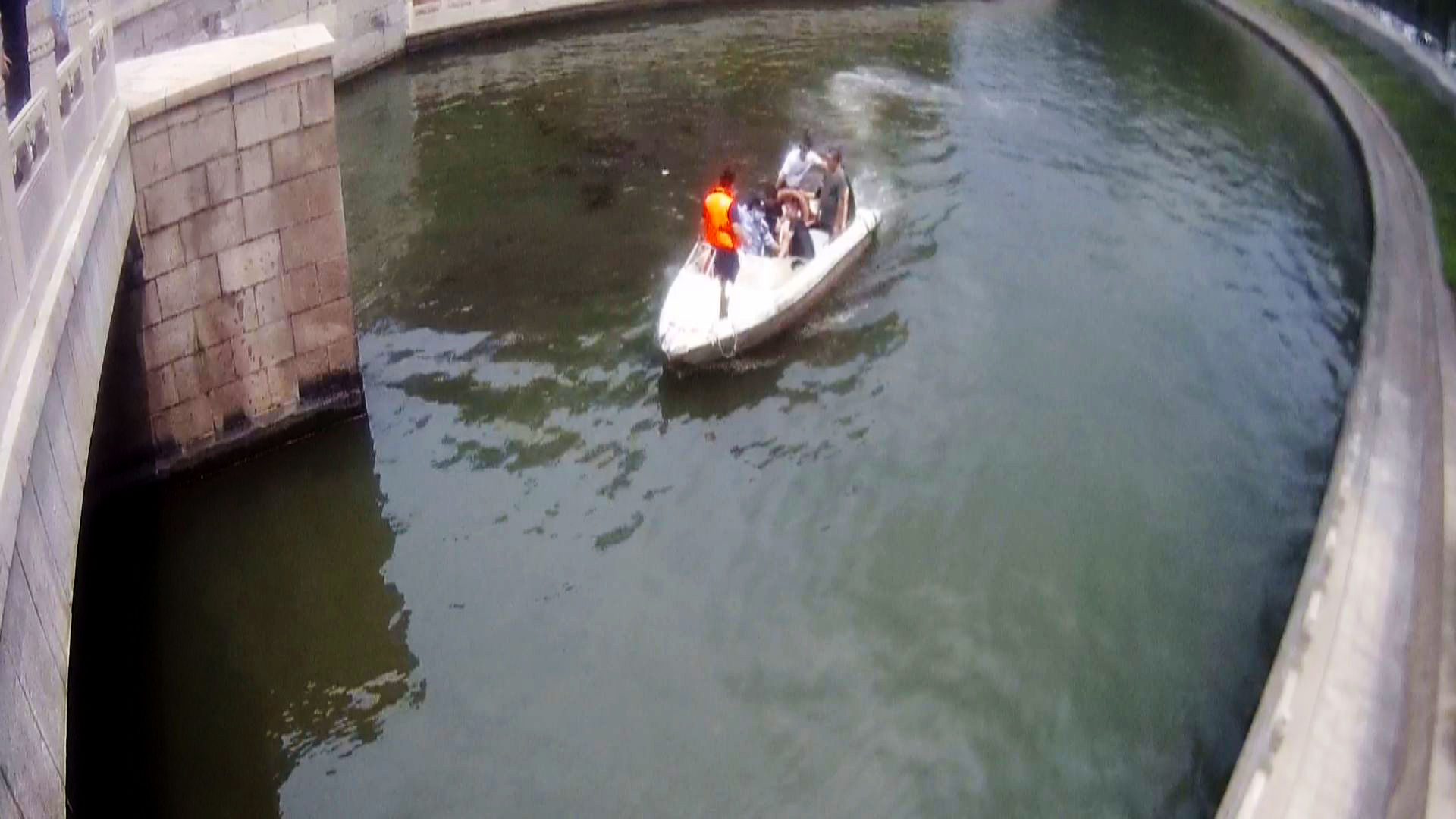 海淀|10秒生死营救！四名北京海淀特警跳入河中托起轻生女子
