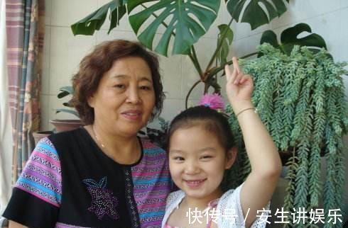 蕾蕾|妈妈大意使3岁幼儿中毒,奶奶一个动作救了孩子,医生都称赞不已