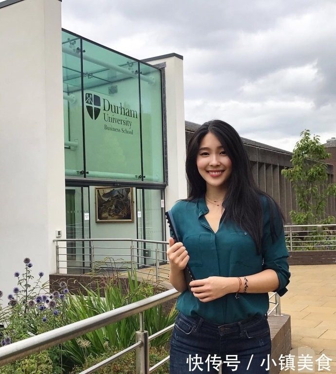 小姐姐|街拍:高挑乖巧可人的妹子,穿着不尴尬光看穿着觉得很动人!