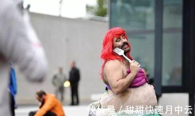 肚皮|毁童年的Cos形象,成龙Cos的春丽成了经典,爱丽儿的焦点在肚皮上