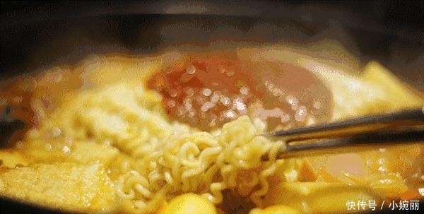 为啥|一模一样的方便面,为啥桶装的那么贵?看过后你一定还要买桶装面