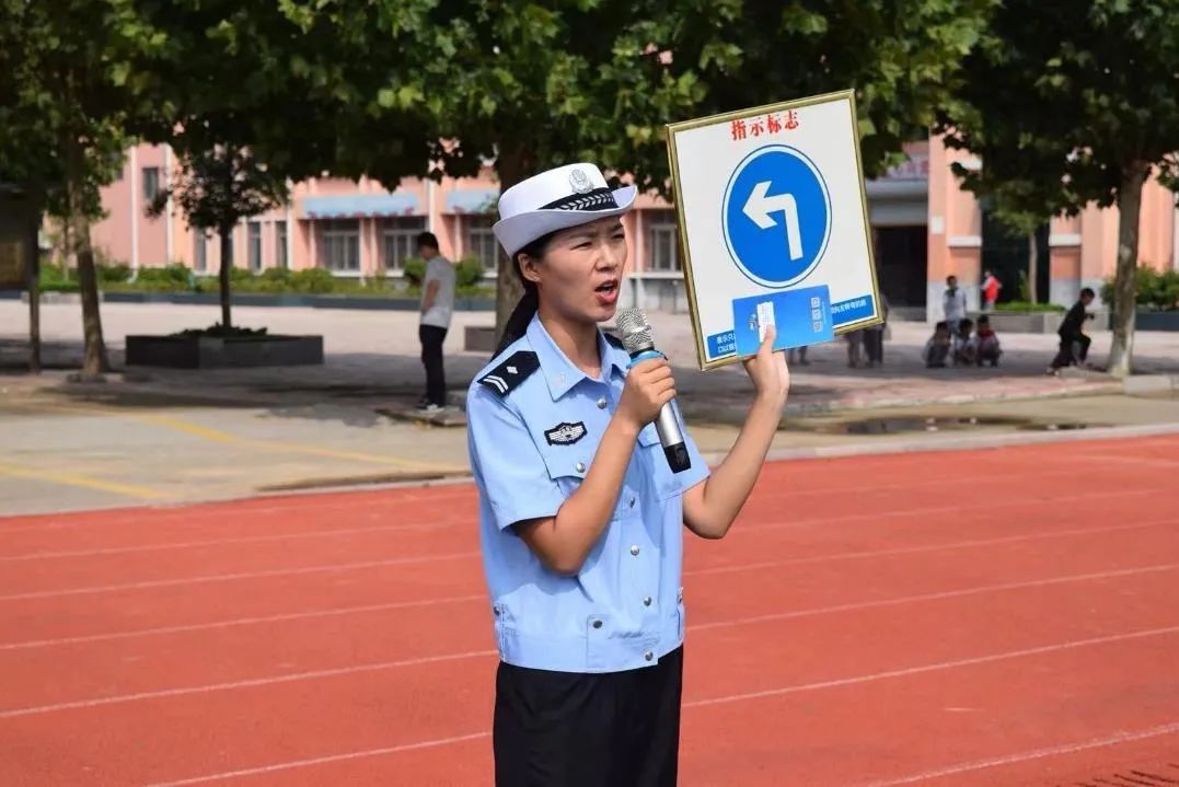 菏泽|【开学季】菏泽交警持续进校园上好交通安全第一课