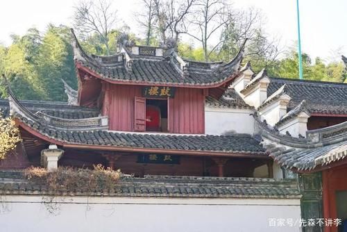 宁波有座寺院，游客都说它有名无实，却是当地学生春游必去的地方