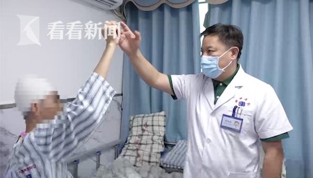 活虫|为了滋补生吞蛇胆！男子说话结巴 颅内取出活虫