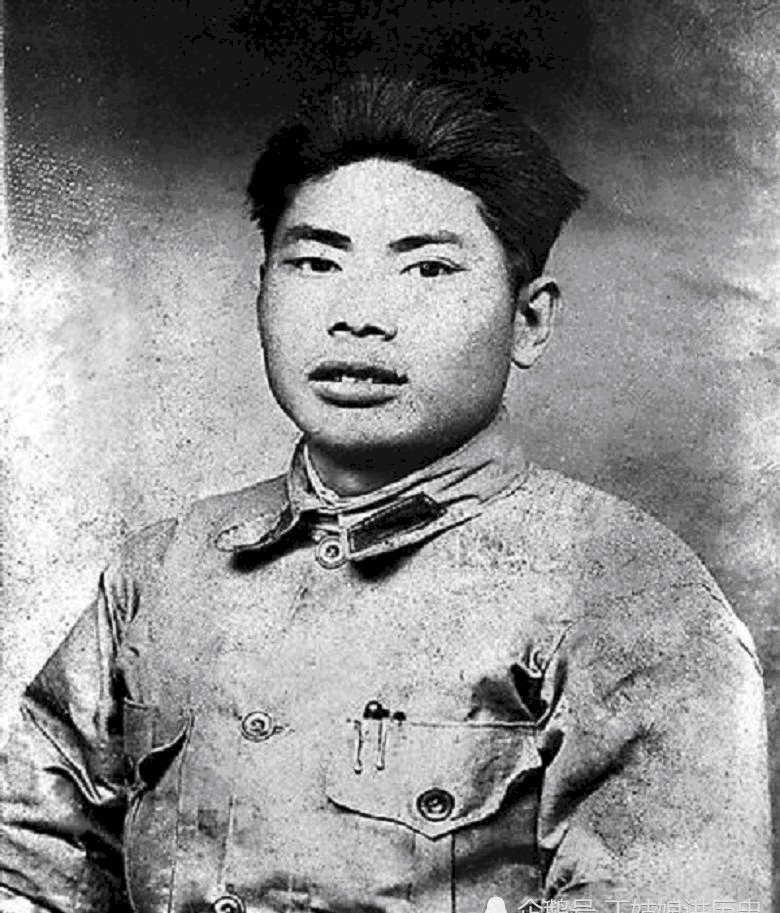 上将|这个师的师长，后来授予上将军衔，手下一位团长，为何也是上将？