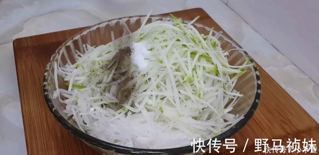 萝卜|萝卜这样做才好吃, 教你简单一做, 比肉丸子都香, 在家经常做着吃