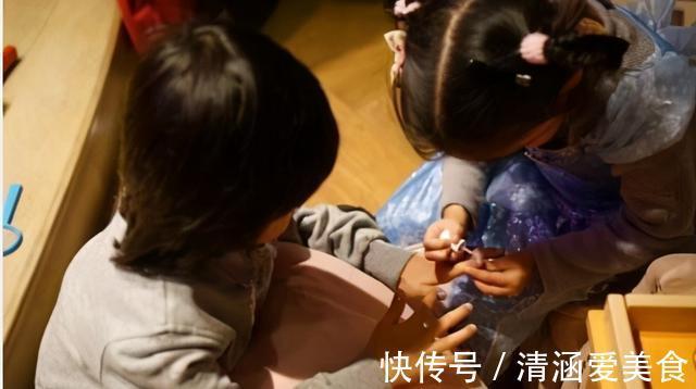 表弟|妈妈走开一会,姐姐就对弟弟“下狠手”,网友直呼:弟弟命真大