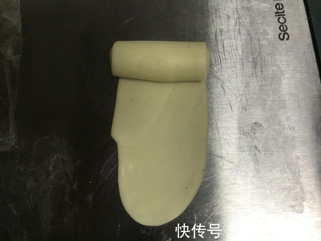 做酥点不用猪油也能酥掉渣，咬一口满嘴香，放三天不变样，吃不够