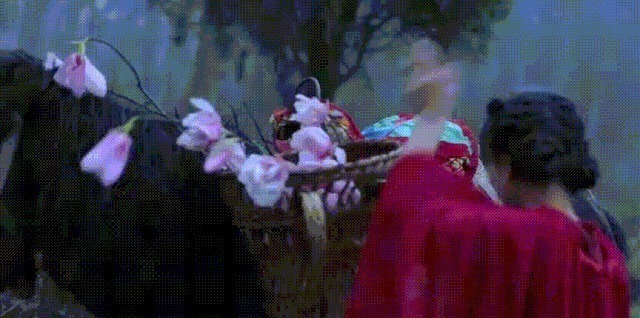 如果說(shuō)李子柒的生活對(duì)我們不切實(shí)際，那她穿的衣服我們倒能學(xué)學(xué)