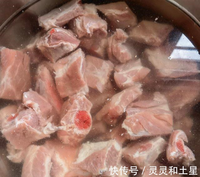 美食天下|十三香麻辣排骨，麻辣入味儿，好吃下饭！