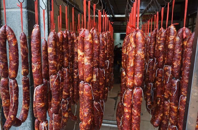 腊肠灌好后，直接晒就错了！多做2步，不破皮，咸香入味，1年不坏