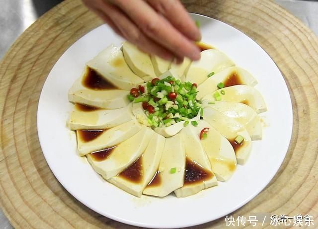 这样做出来的蒸豆腐又香又嫩,营养价值丰富