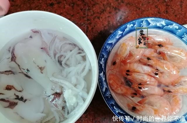 中午到老妈那蹭饭,大碗面一上桌,网友沸腾确定了,绝对是亲妈!