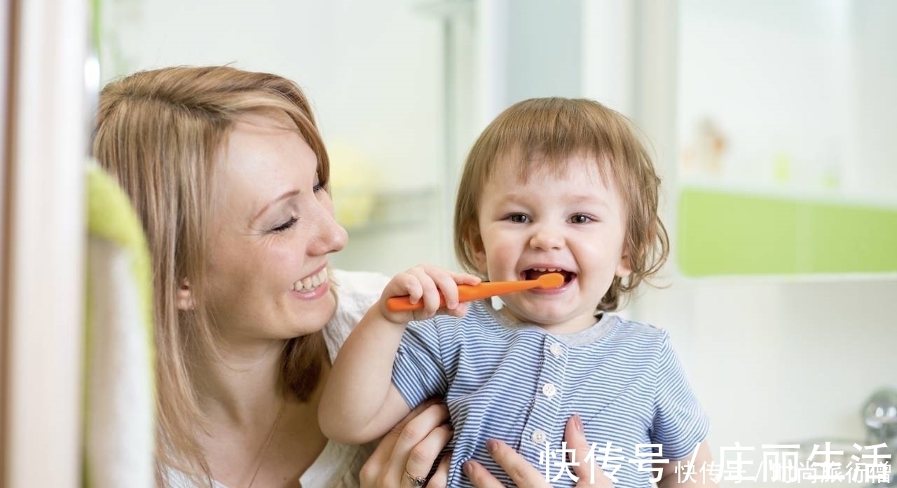 口腔|宝宝多大开始刷牙?很多父母陷入了三个“误区”,难怪娃长龋齿