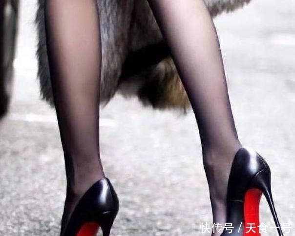气质|尖头细跟鞋,彰显女性迷人魅力,塑造出了女人的迷人姿态!