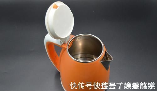垃圾桶|你家有废旧的电热水壶吗?放在厨房特别实用,邻居见了都夸我聪明