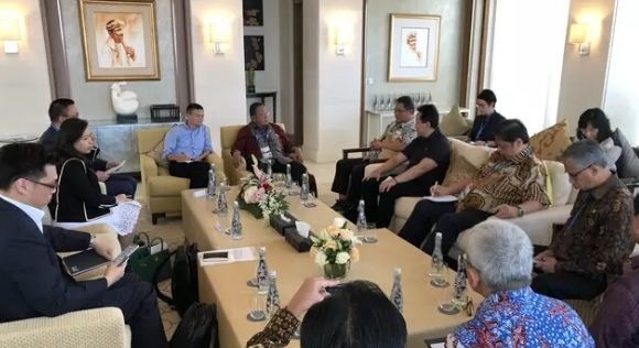 马云|卸任也不闲着!马云现身巴厘岛引轰动,印尼派了9位部长迎接!