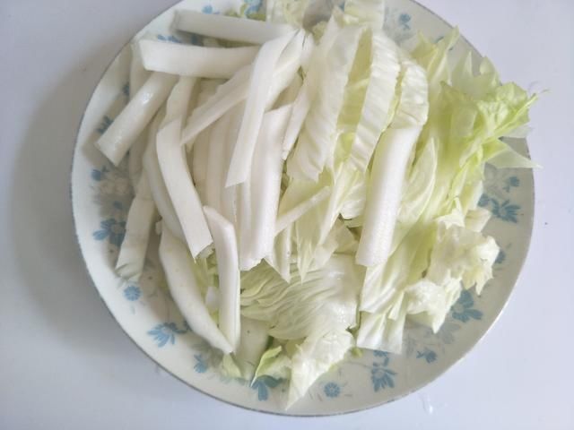 白糖|炒醋溜白菜时，记住“3种调料”顺序，白菜清脆爽口，提味好吃