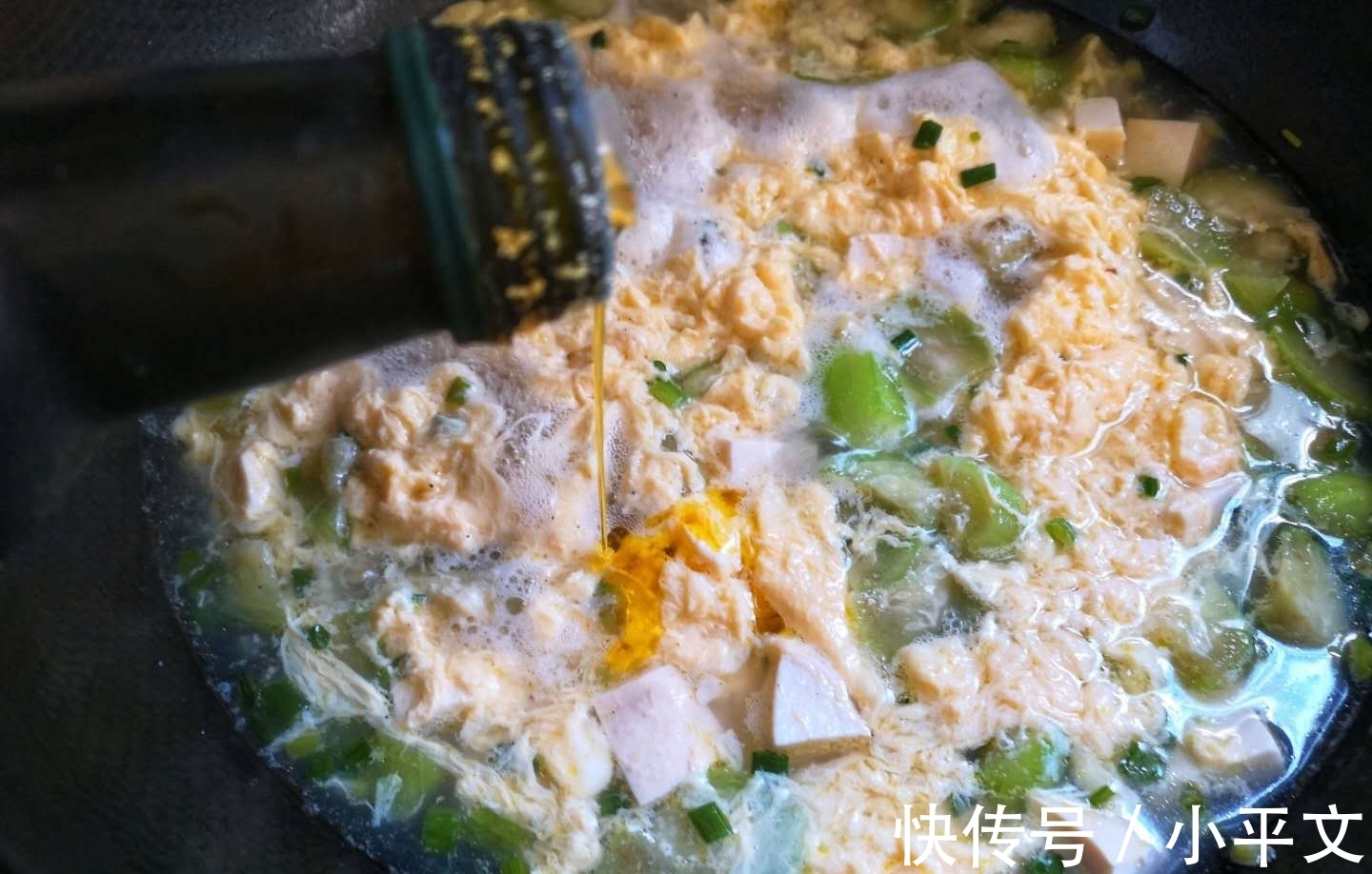 肌肤|夏天多喝此汤，美白肌肤去斑点，每天坚持来一碗，40岁也很美！