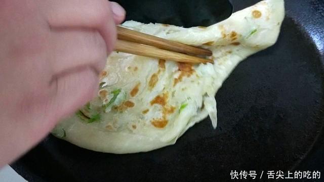 食材|葱花饼这样做太香了,多加1种食材,外酥里软,凉了也不硬,解馋