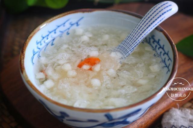 养生杯|抓住两点，煮银耳羹会快速出胶，黏稠光滑补胶原，女人养颜必备