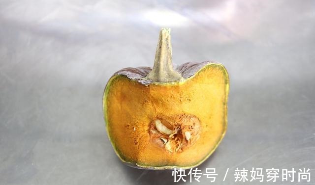 中午和老妈吃的猫耳朵，金灿灿又香又软特入味，没忍住吃了一大碗！