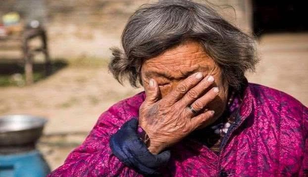 父母|没出息的子女,长大后往往会惦记父母的这2样东西,并非都是财产