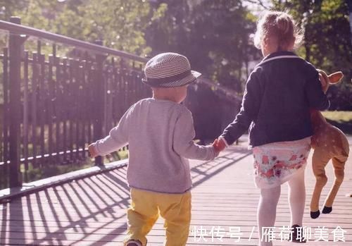 孩子|孩子有这3种“懂事”行为,暗示长大后情商低,家长别不当回事