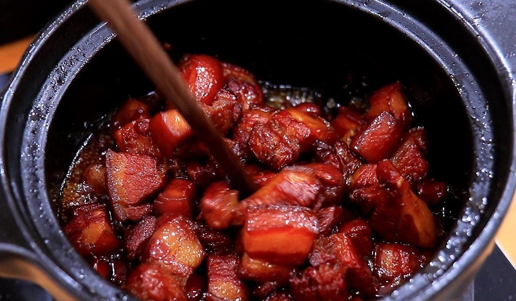 红烧肉最忌讳焯水,厨师长教你一招,肥而不腻又去腥,家人都爱吃