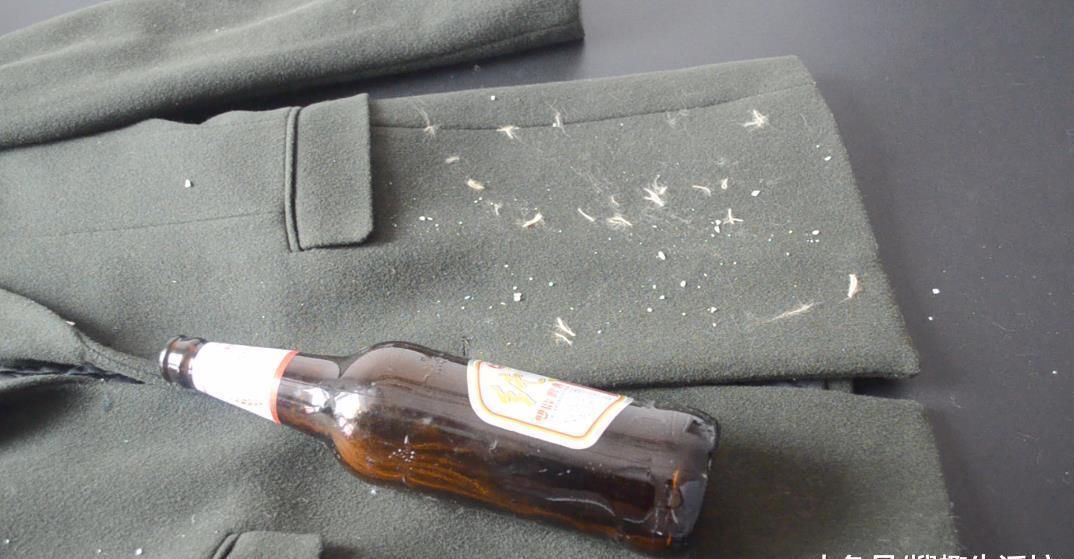衣服|衣服粘毛谁还买滚刷, 只需一个啤酒瓶, 衣服立马像新买的一样干净
