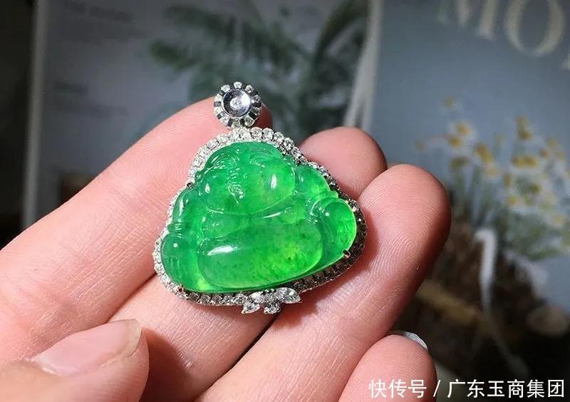 瑕疵|翡翠有瑕疵能买吗 ？看完就有答案！