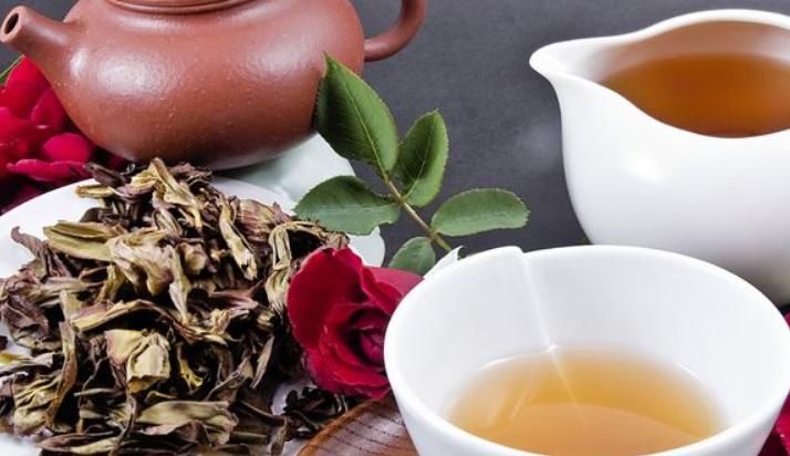 养花不够旺,用“3种溶液”浇灌一下,不仅长得旺,还越来越油绿