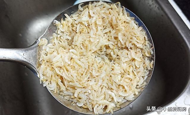辣椒|用辣椒和虾皮一起制作成凉拌菜，做法简单，成菜香辣好吃下饭过瘾
