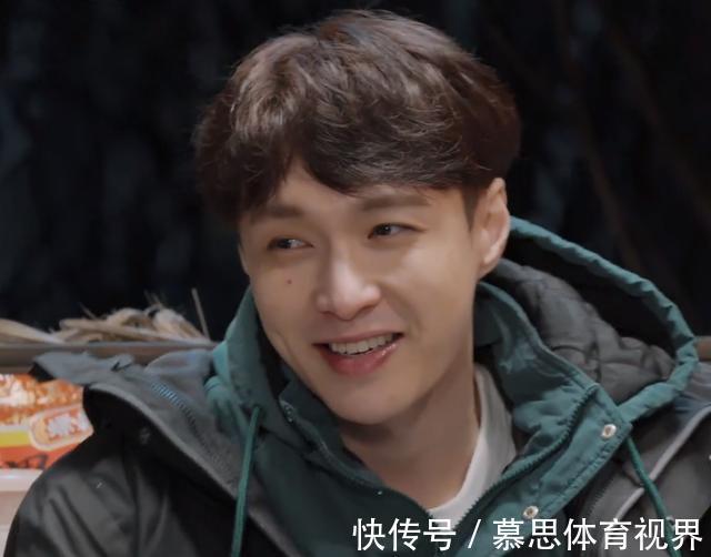 自律多可怕？面对美食诱惑，彭昱畅吃了4碗半米饭，张艺兴？半碗