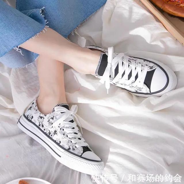 帆布鞋|你的鞋子该换了!今夏流行穿帆布鞋,百搭又平价