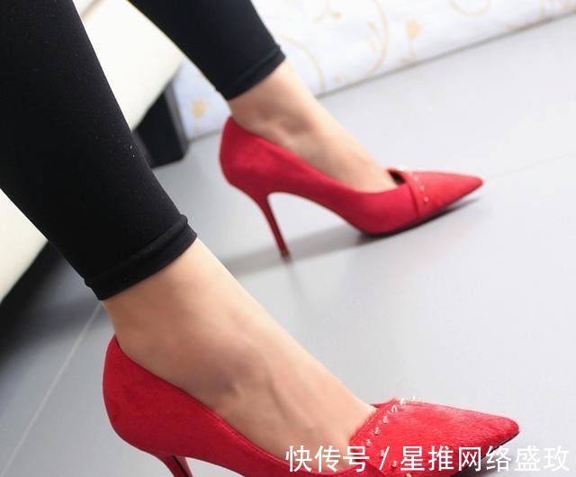 浅口|高跟鞋虽性感，但今年流行低跟鞋，优雅时尚有气质还不累脚