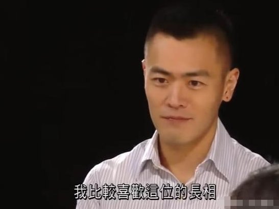 小伙上《非诚勿扰》相亲，24盏灯全灭，孟非笑了：他爸是刘銮雄