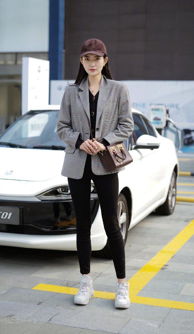 穿“打底裤”的时候，怎么摆脱“路人感”