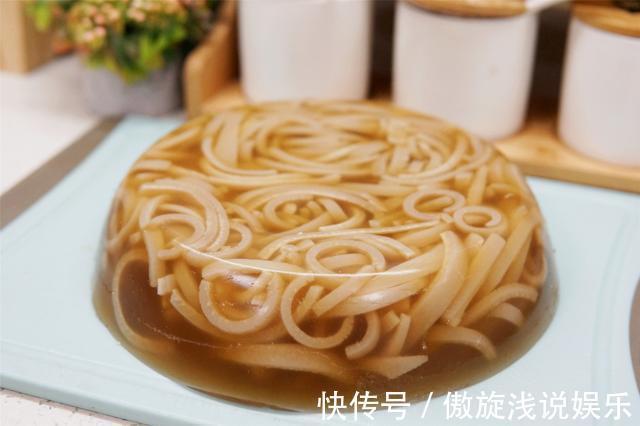 猪皮冻|做猪皮冻,记住“1揉1刮2泡”,皮冻透亮弹牙,味道正成功率高