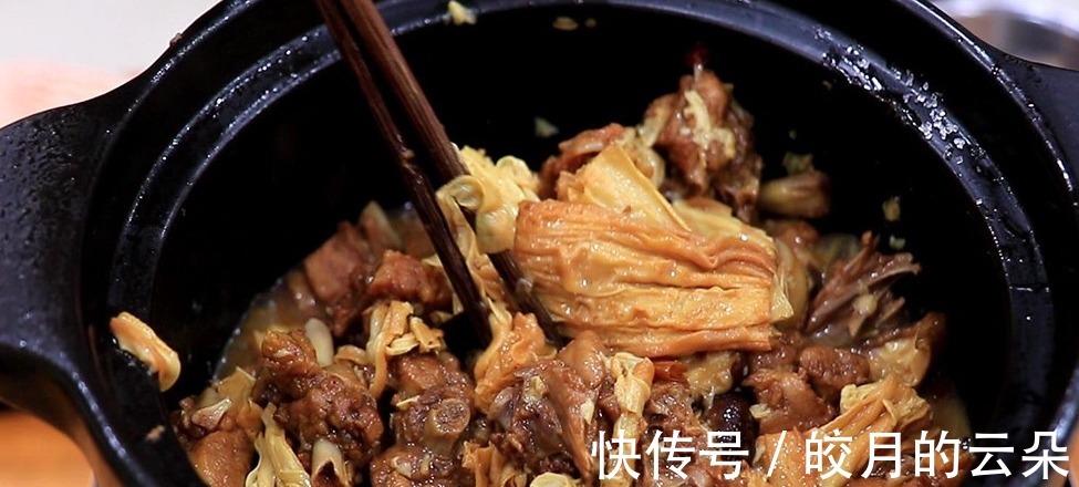 鸭块|鸭肉怎么焖才好吃厨师长教你做法,出锅鲜香四溢,鲜嫩入味!