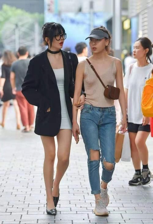 时尚 两套不同风格的穿搭示范,让你拥有性感迷人的气质,时尚又美丽