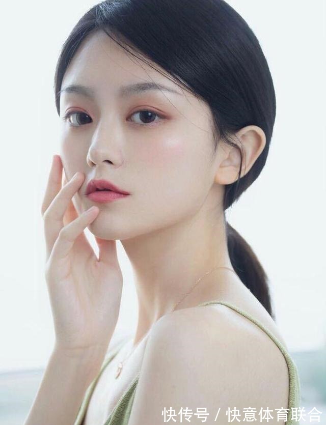 排毒养颜|女生坚持做这4个动作,五官慢慢变得精致耐看,颜值惊艳惹人羡!